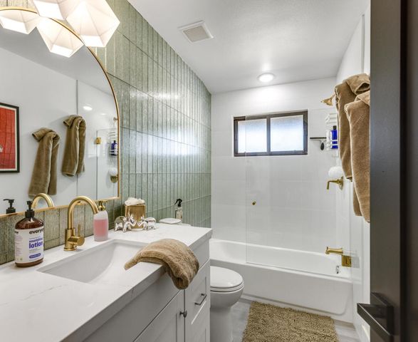 2155 E Nicola Road, Palm Springs, CA 92262