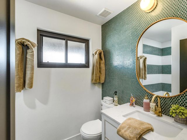 2155 E Nicola Road, Palm Springs, CA 92262