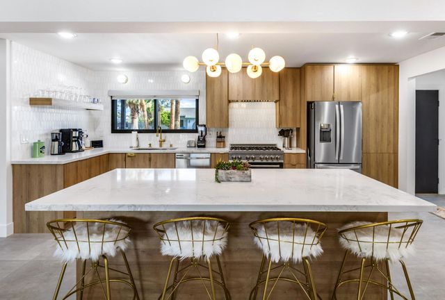 2155 E Nicola Road, Palm Springs, CA 92262