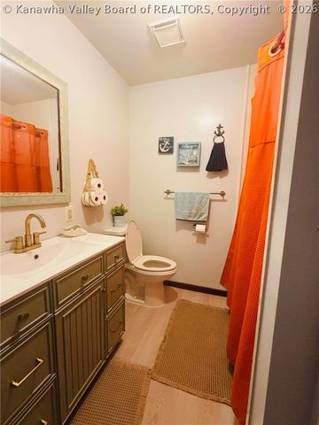 1102 Thorne Road, Charleston, WV 25303