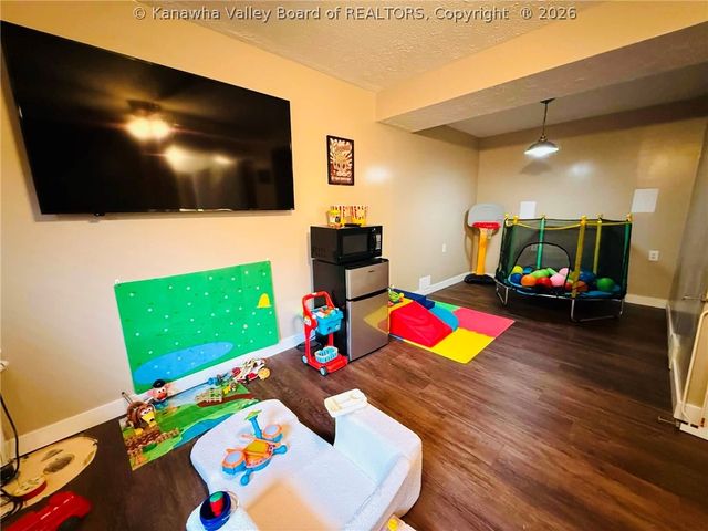 1102 Thorne Road, Charleston, WV 25303