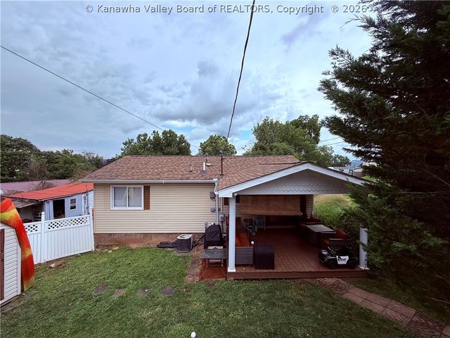 1102 Thorne Road, Charleston, WV 25303
