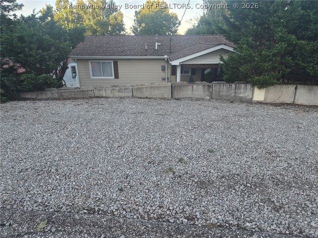 1102 Thorne Road, Charleston, WV 25303