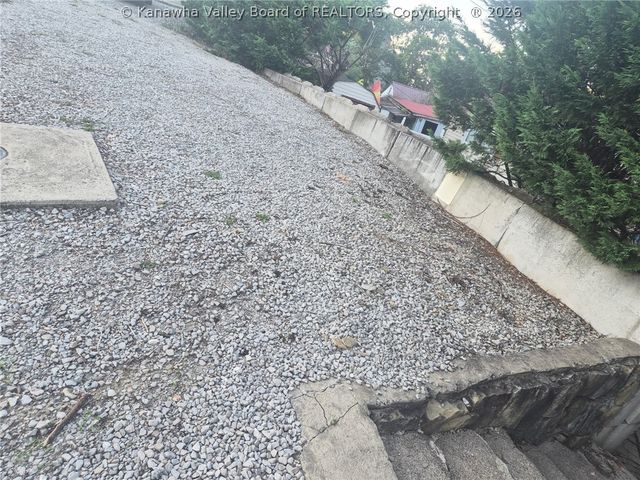 1102 Thorne Road, Charleston, WV 25303