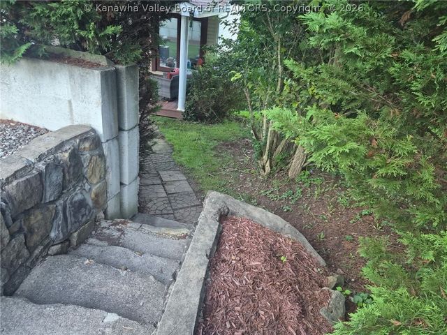 1102 Thorne Road, Charleston, WV 25303