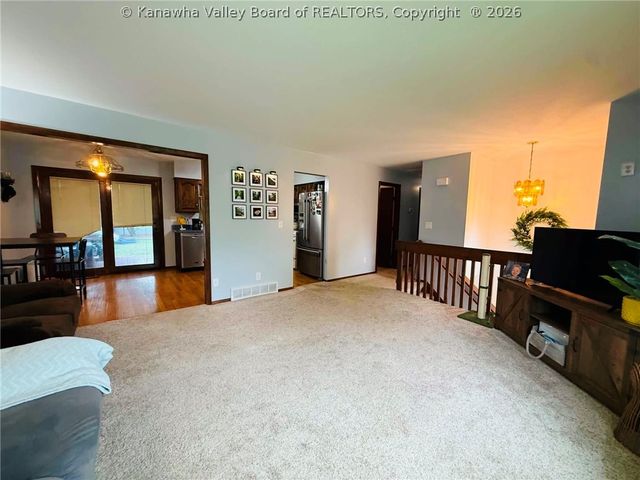 1102 Thorne Road, Charleston, WV 25303