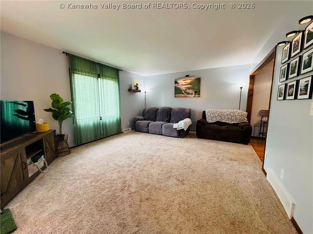 1102 Thorne Road, Charleston, WV 25303