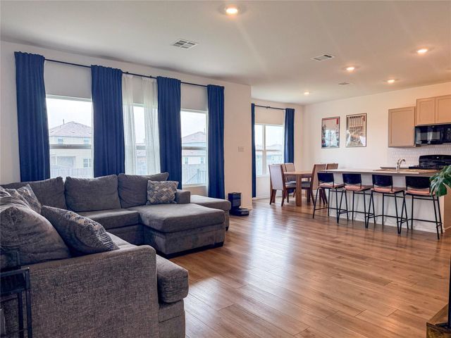 400 Canley LOOP, Hutto, TX 78634