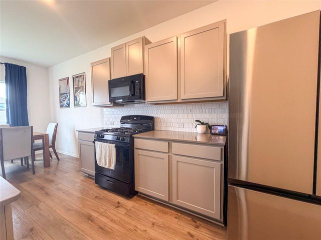 400 Canley LOOP, Hutto, TX 78634