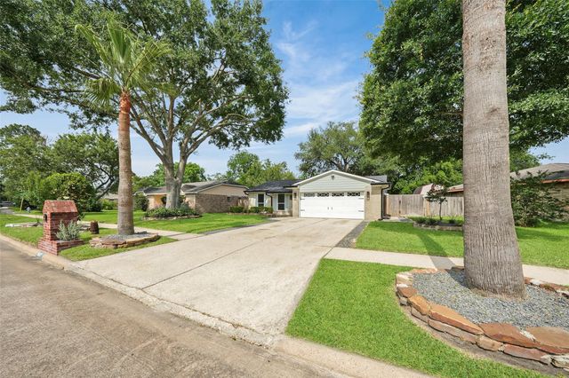 9607 Rumbling Wood Lane, Houston, TX 77086
