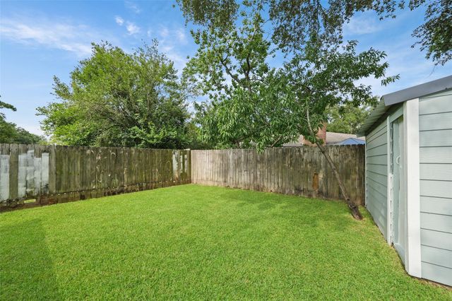 9607 Rumbling Wood Lane, Houston, TX 77086