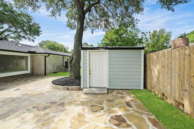 9607 Rumbling Wood Lane, Houston, TX 77086