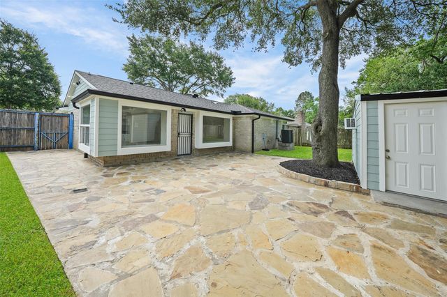 9607 Rumbling Wood Lane, Houston, TX 77086