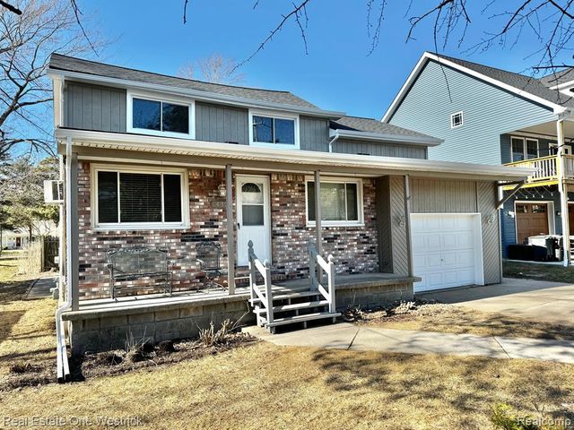 432 Edgewater Drive, Algonac, MI 48001