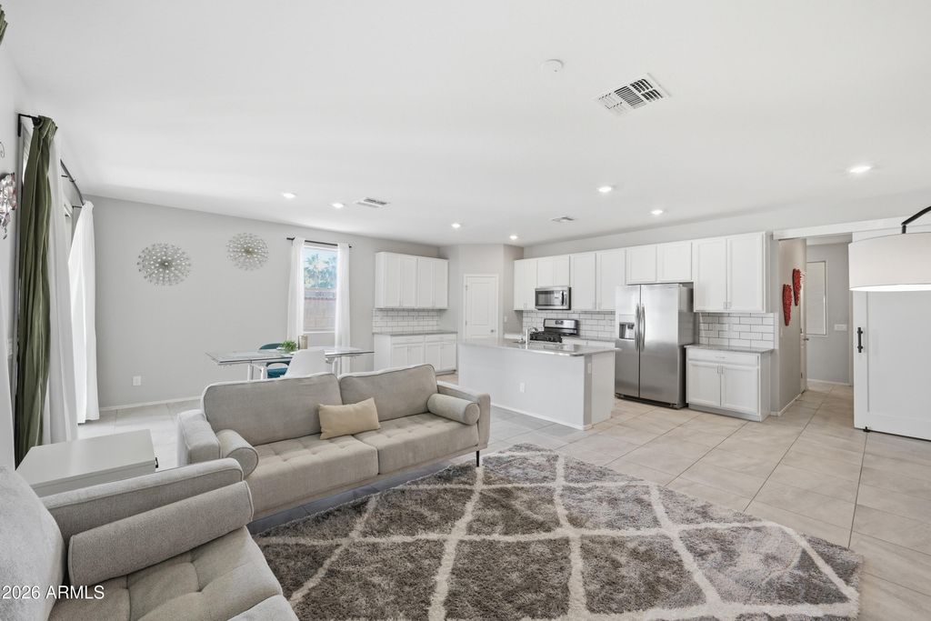 Image 11 of property listing at 59 E LIBERTY Lane, Gilbert, AZ 85296