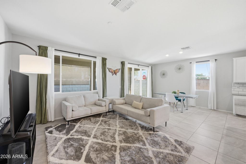 Image 12 of property listing at 59 E LIBERTY Lane, Gilbert, AZ 85296