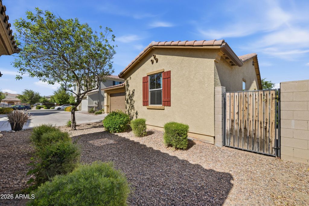 Image 3 of property listing at 59 E LIBERTY Lane, Gilbert, AZ 85296