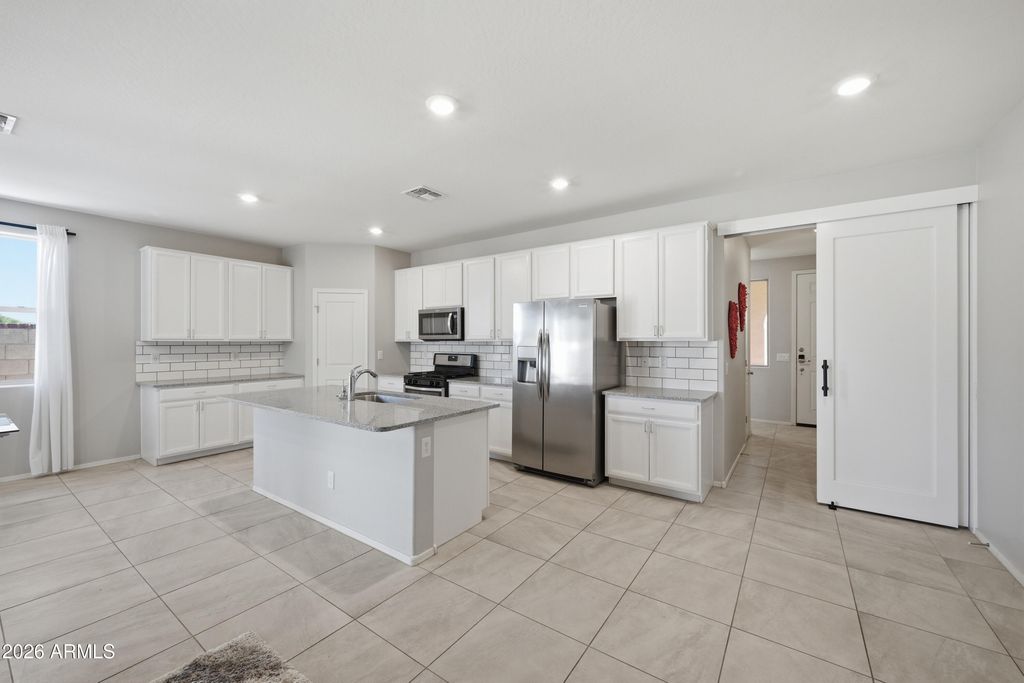 Image 6 of property listing at 59 E LIBERTY Lane, Gilbert, AZ 85296