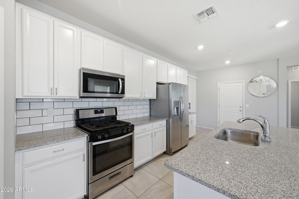 Image 7 of property listing at 59 E LIBERTY Lane, Gilbert, AZ 85296