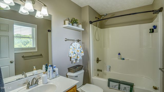 3920 Thornton Drive, Kingsport, TN 37664