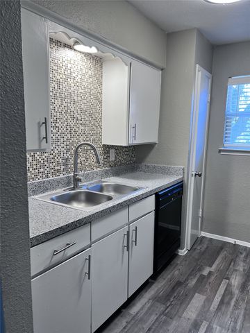 10749 E Northwest Highway, Dallas, TX 75238