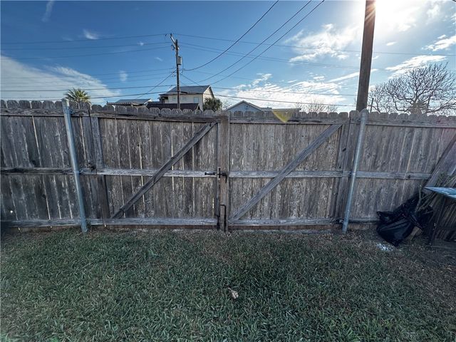 202 W Roberts Ave, Port Aransas, TX 78373