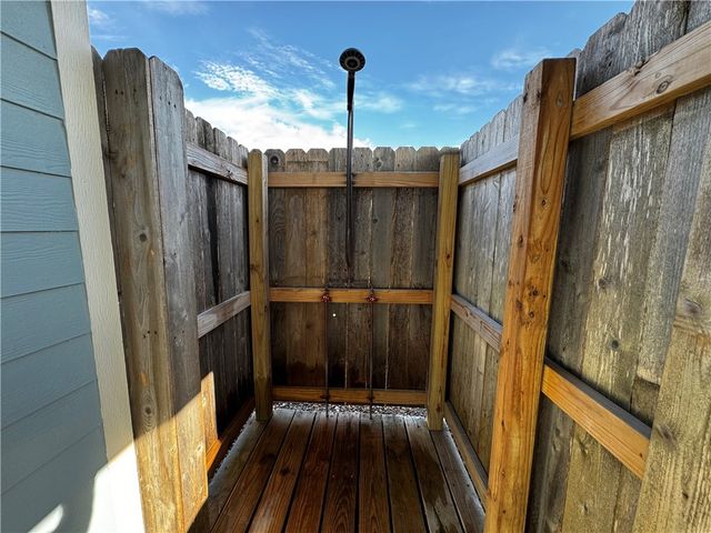 202 W Roberts Ave, Port Aransas, TX 78373