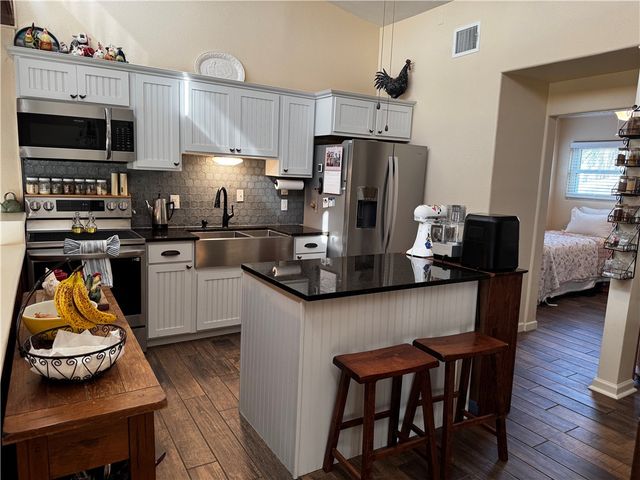 202 W Roberts Ave, Port Aransas, TX 78373