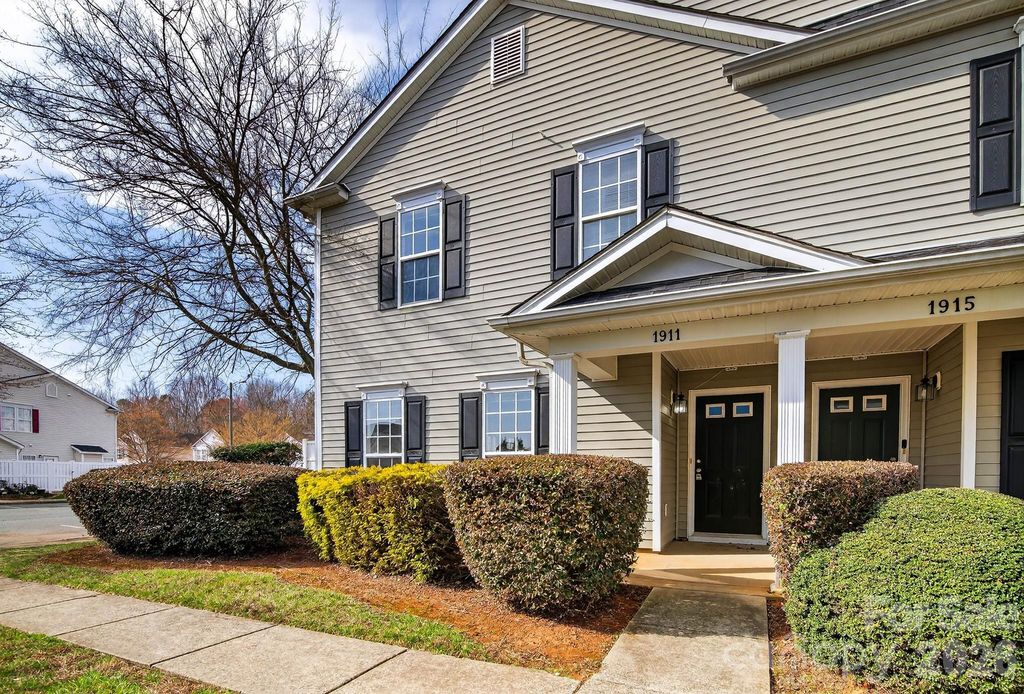 1911 Flushing Court, Charlotte, NC 28215