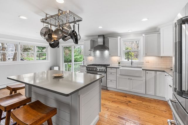 320 Braggs Ln, Barnstable, MA 02630
