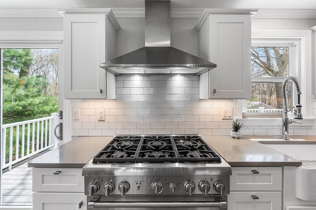 320 Braggs Ln, Barnstable, MA 02630