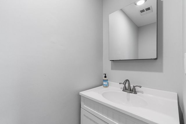 320 Braggs Ln, Barnstable, MA 02630