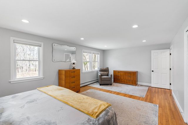 320 Braggs Ln, Barnstable, MA 02630