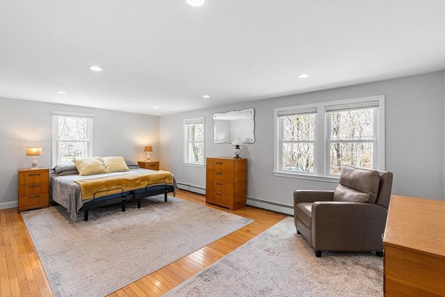 320 Braggs Ln, Barnstable, MA 02630
