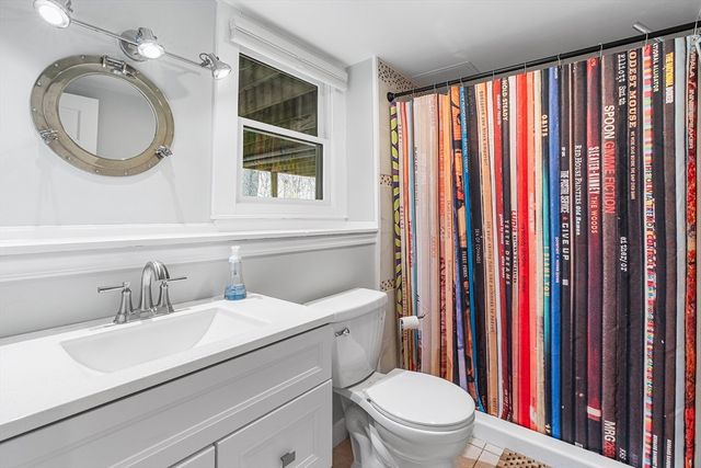 320 Braggs Ln, Barnstable, MA 02630