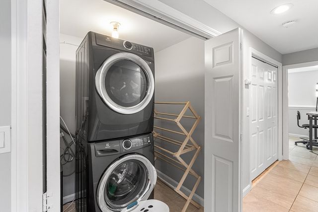 320 Braggs Ln, Barnstable, MA 02630