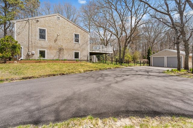 320 Braggs Ln, Barnstable, MA 02630