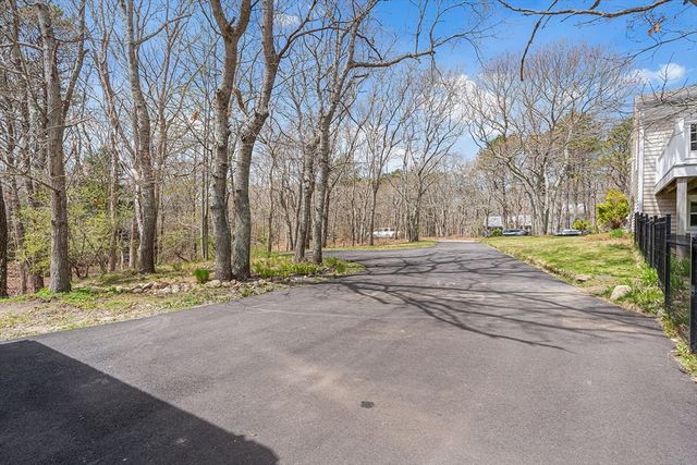320 Braggs Ln, Barnstable, MA 02630