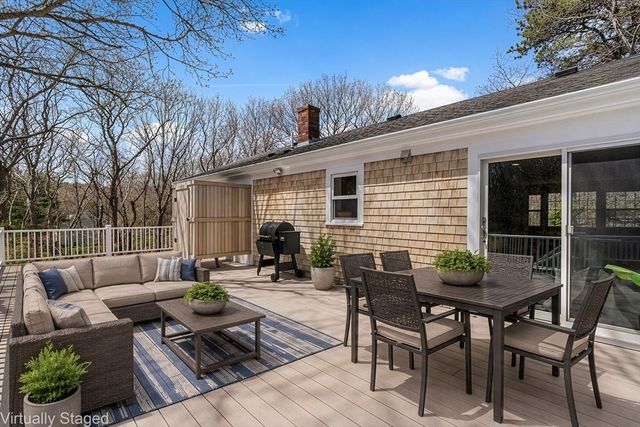 320 Braggs Ln, Barnstable, MA 02630