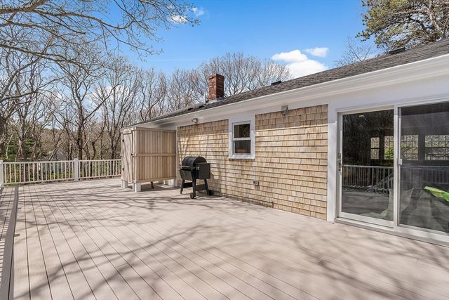 320 Braggs Ln, Barnstable, MA 02630