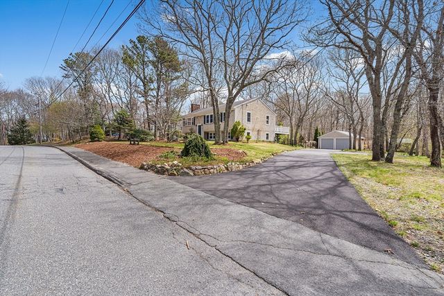 320 Braggs Ln, Barnstable, MA 02630
