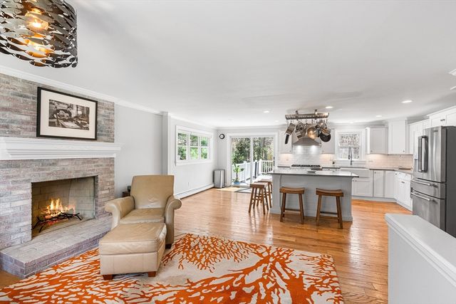 320 Braggs Ln, Barnstable, MA 02630