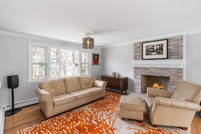 320 Braggs Ln, Barnstable, MA 02630