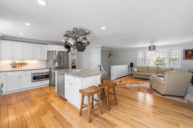 320 Braggs Ln, Barnstable, MA 02630