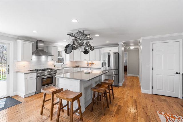 320 Braggs Ln, Barnstable, MA 02630