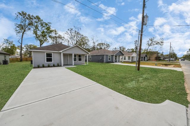 809 Jefferson Ave, Cleveland, TX 77327