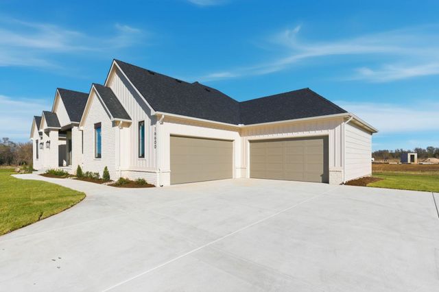 16600 W Hickory St, Goddard, KS 67052