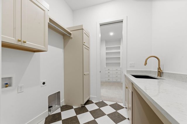 16600 W Hickory St, Goddard, KS 67052