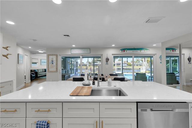 1221 SE 43rd TER, Cape Coral, FL 33904