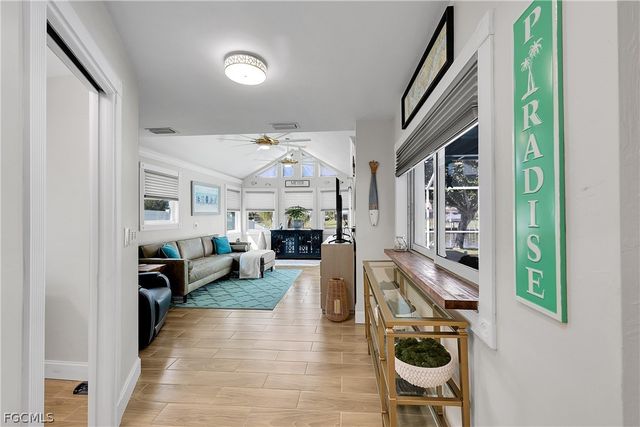 1221 SE 43rd TER, Cape Coral, FL 33904